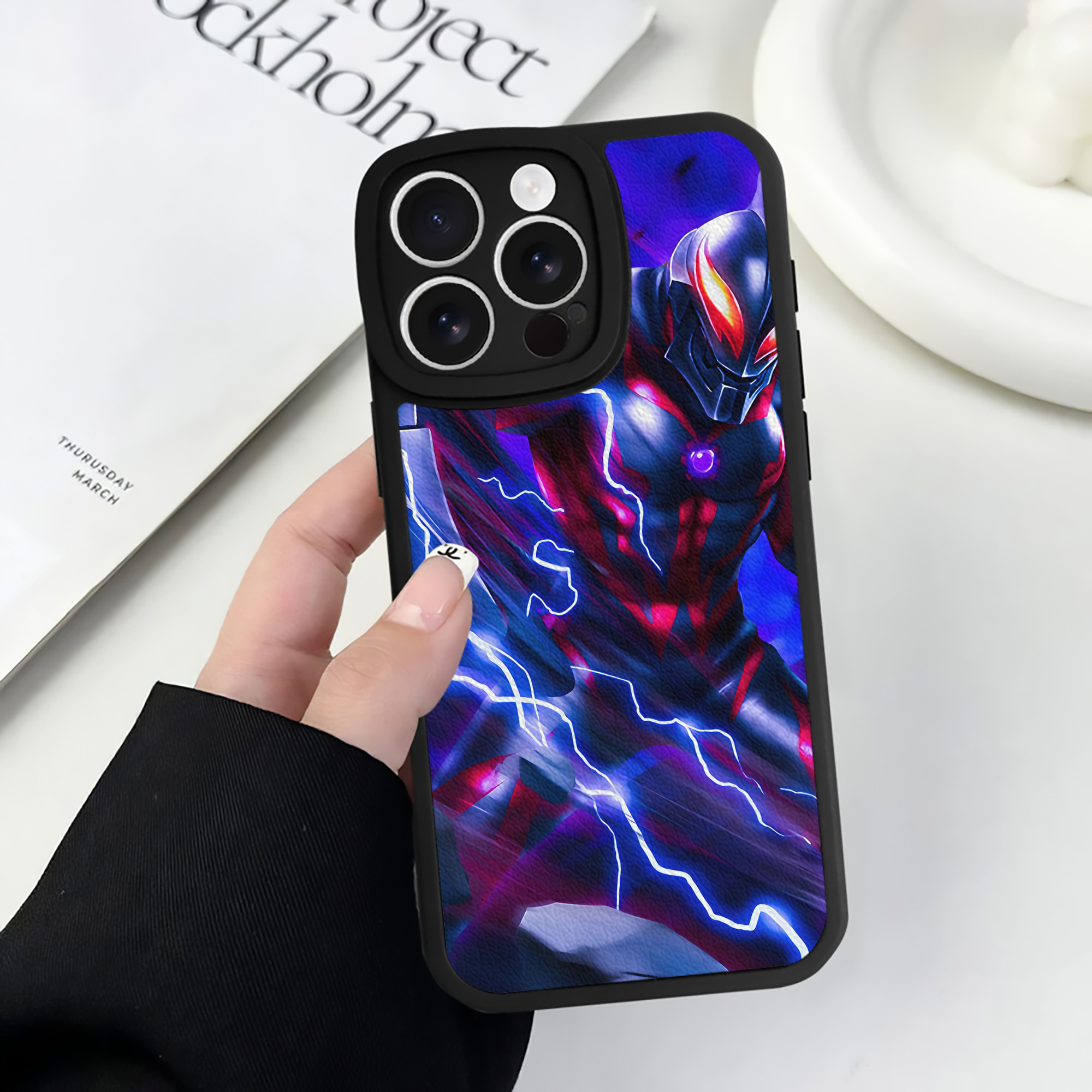 （画像用） ウルトラマン Ultraman 【iPhone 16シリーズ対応】シリコンスマホケース（レザー調） 材質：シリコン